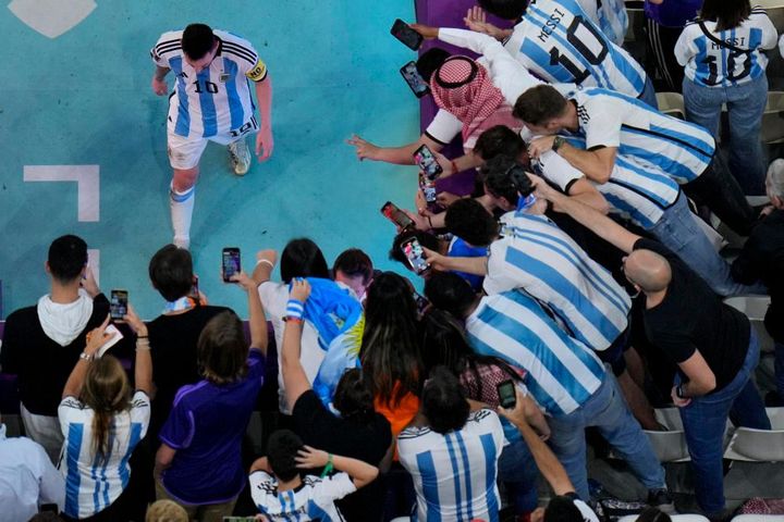 Fan Argentina muốn Messi làm... tổng thống