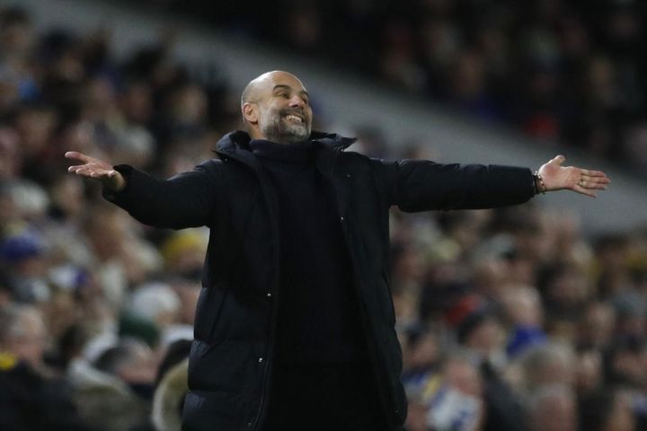 Man City thắng đậm, Pep Guardiola vẫn tức giận đá chai nước vào HLV Leeds