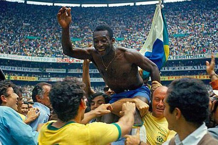 'Vĩ đại nhất mọi thời đại' - Pele trong mắt những người nổi tiếng