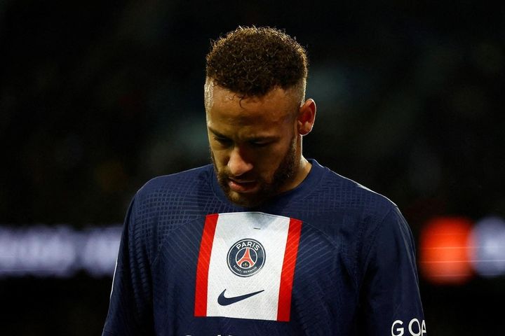 Neymar bỏ về giống Ronaldo