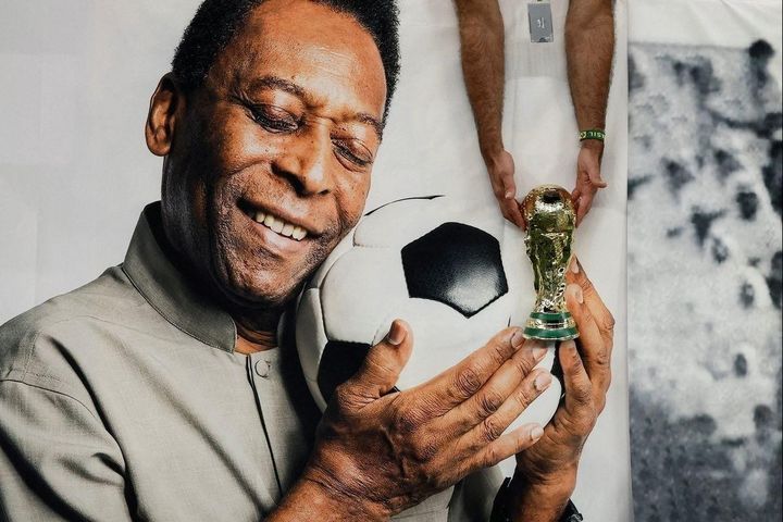 Thế giới bóng đá tiếc thương Pele