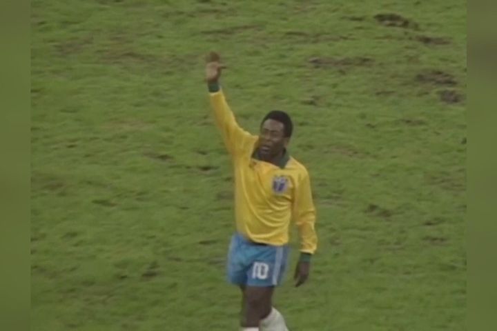 Nhìn lại sự nghiệp của vua bóng đá Pele