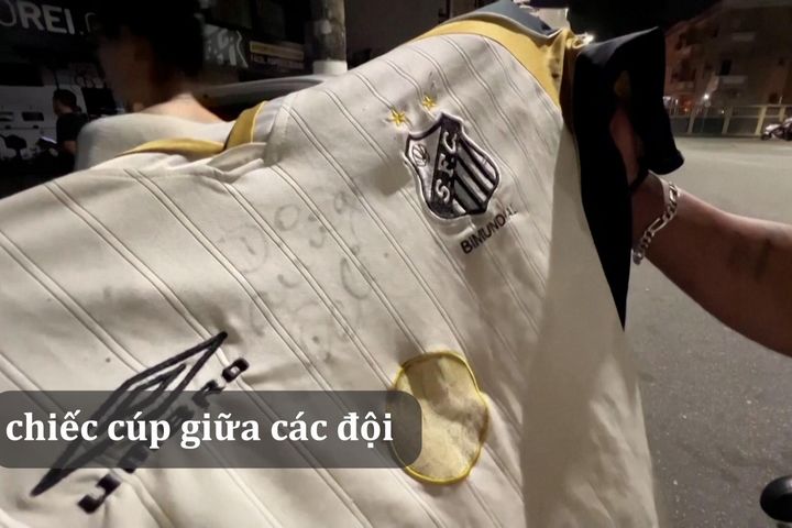 Người hâm mộ Santos tưởng nhớ Pele