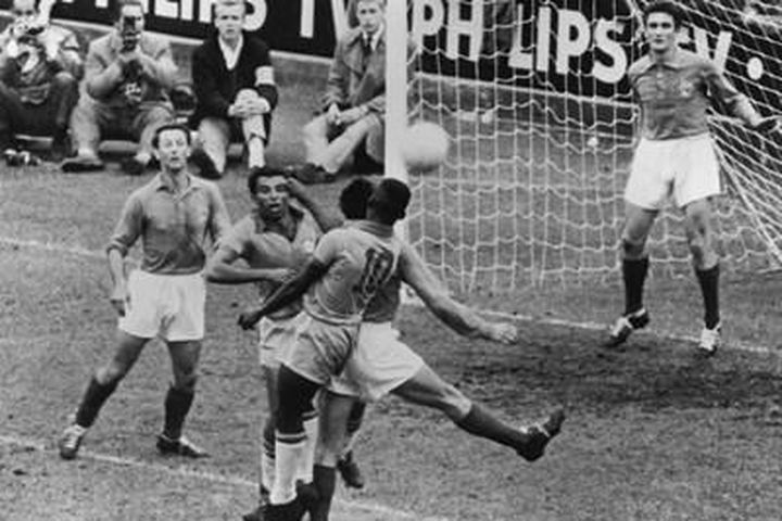 Xem lại bàn thắng đẹp nhất của 'Vua bóng đá' Pele