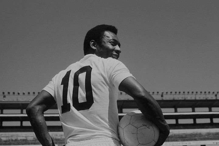 Messi, Ronaldo và dư luận thế giới tiếc thương 'Vua bóng đá' Pele