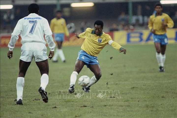 Truyền thông quốc tế ca ngợi sự nghiệp của Vua bóng đá Pelé