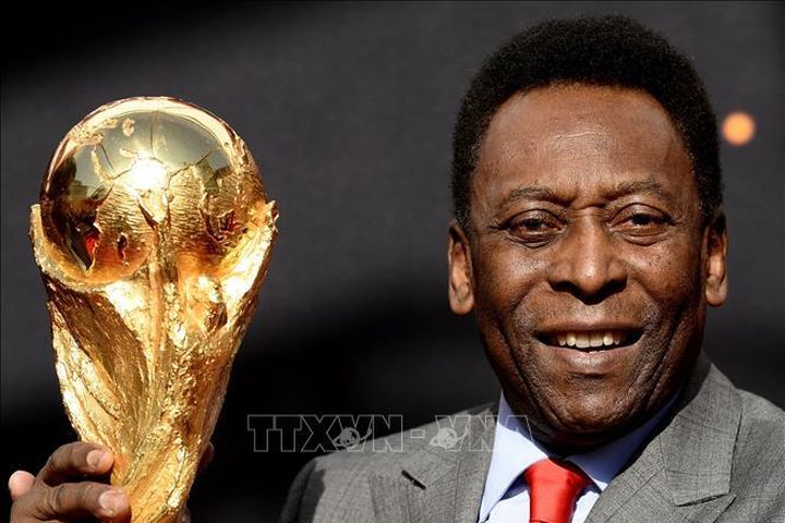 FIFA treo cờ rủ để tưởng nhớ 'Vua bóng đá' Pele