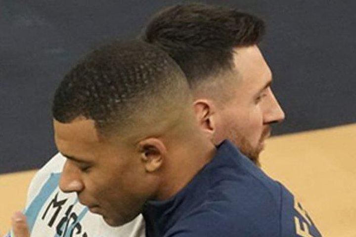 Mbappe đã nói gì với Messi sau trận Pháp thua Argentina?