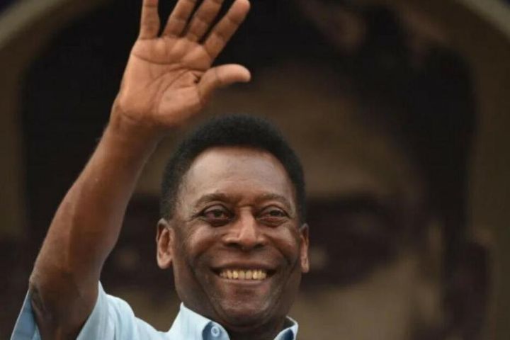 Vua bóng đá Pele qua đời ở tuổi 82