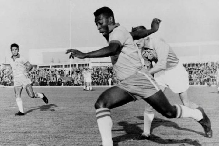 Top 10 bàn thắng 'để đời' của vua bóng đá Pele