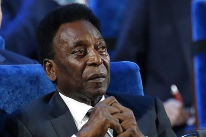 Pele đã cùng với Maradona 'chơi bóng cùng nhau trên thiên đường'