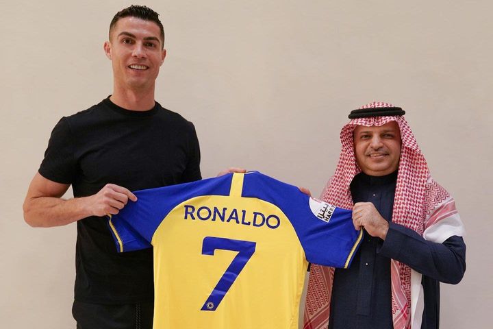 Cristiano Ronaldo chính thức gia nhập CLB mới