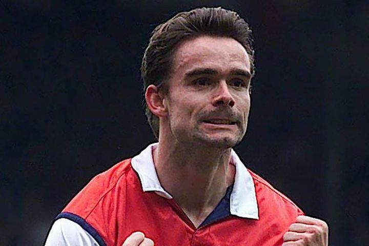 Huyền thoại Arsenal nhập viện vì đột quỵ
