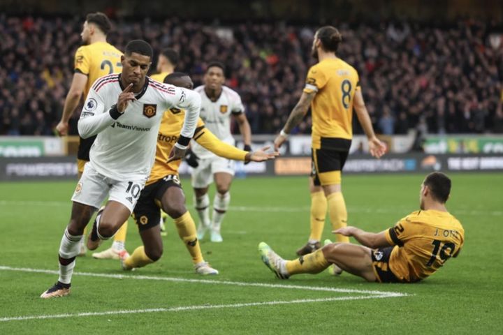 Rashford lập công chuộc tội, MU vào Top 4 Premier League
