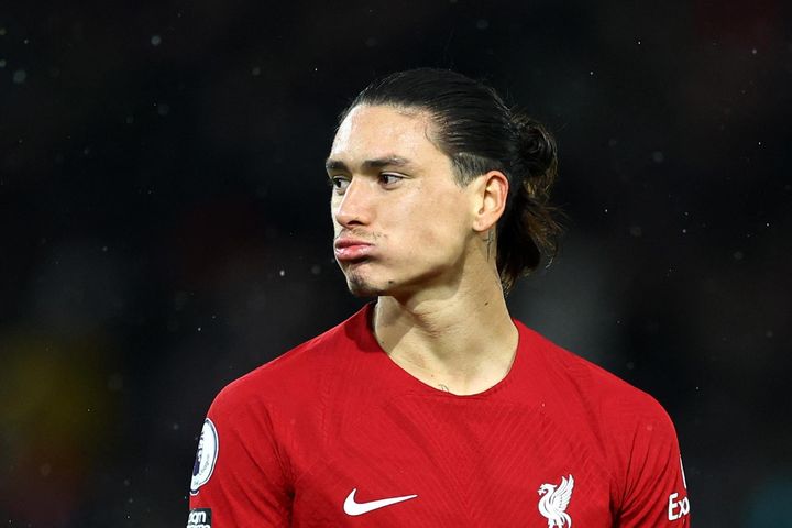 Liverpool giành 3 điểm nhờ 2 pha phản lưới