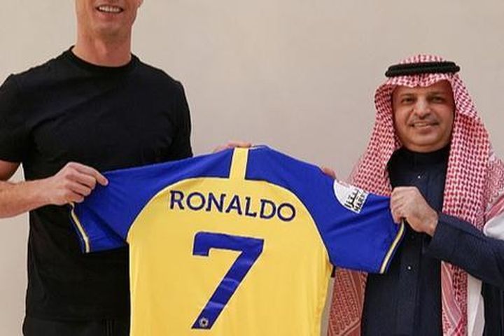 Ronaldo chính thức gia nhập Al-Nassr với hợp đồng 'khủng' 350 triệu bảng