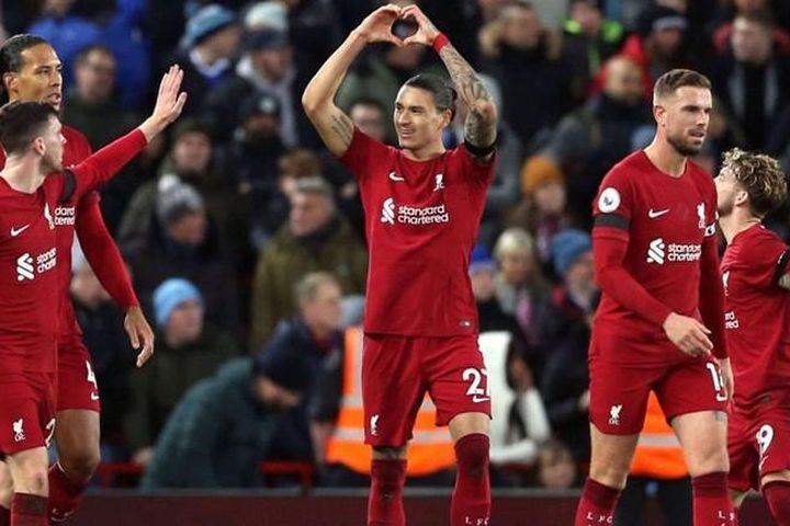 Không ghi bàn, Liverpool vẫn… ngược dòng đánh bại Leicester 2-1