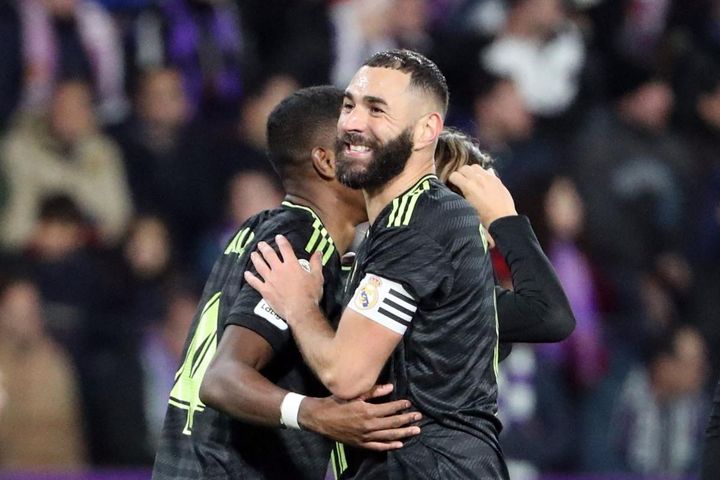 Benzema lập cú đúp, Real Madrid nhọc nhằn lên ngôi đầu La Liga