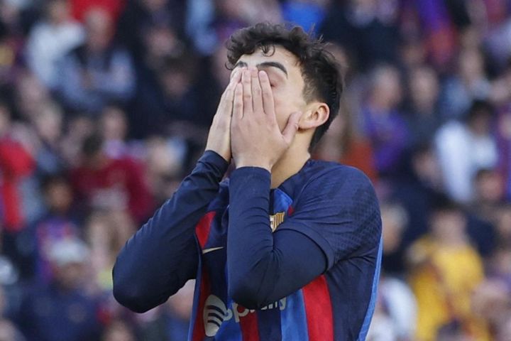 Barca rơi điểm trước Espanyol trong trận derby có 2 thẻ đỏ