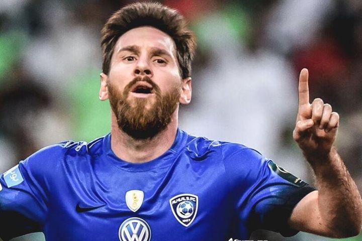 CLB kình địch của Al Nassr bán áo đấu Messi