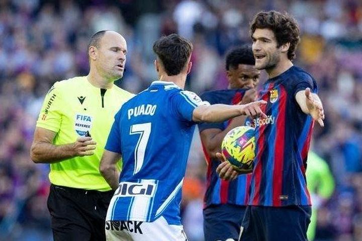 Sự điên loạn của Mateu Lahoz và nỗi thất vọng Barca