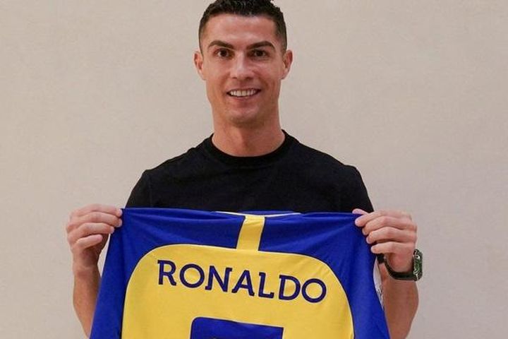 HLV Ten Hag phản ứng bất ngờ trước tin Ronaldo gia nhập CLB Al Nassr