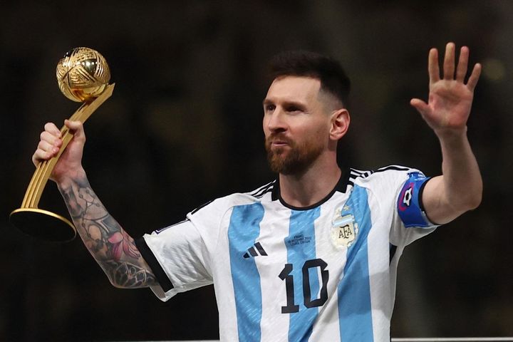 Messi tri ân người hâm mộ nhân dịp năm mới