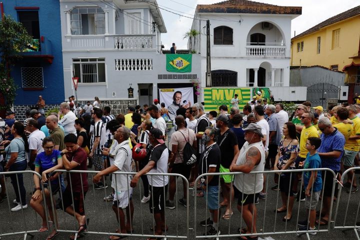 ''Biển người'' Brazil vào viếng Vua bóng đá Pele
