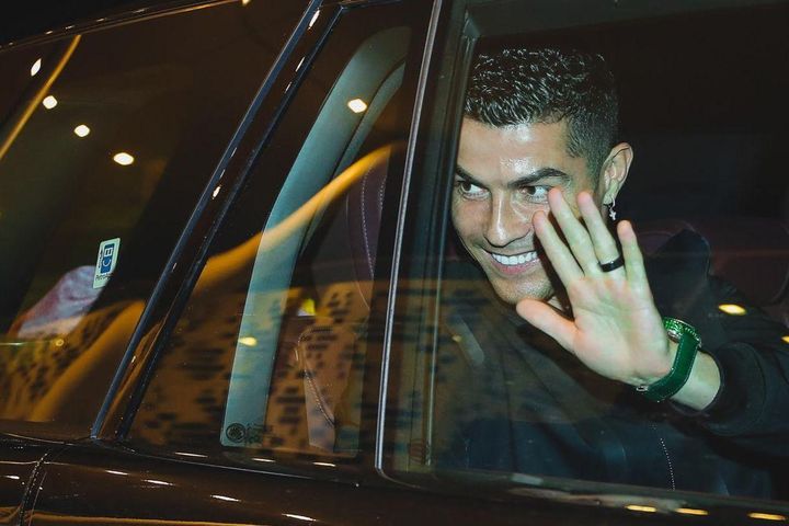 Ronaldo hớn hở đến Ả Rập Xê Út, chuẩn bị ra mắt Al Nassr