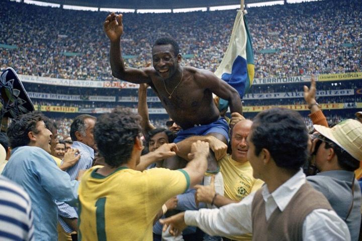 Pele trở lại sau chấn thương và lập kỷ lục