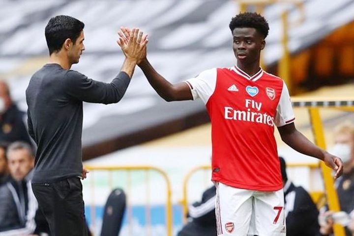 Arsenal 'câu giờ' nhằm tìm kiếm giải pháp tốt cho Saka, Saliba