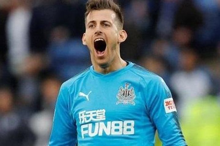 MU chia tay thủ môn Dubravka, hỏi mượn tiền đạo của Al Nassr