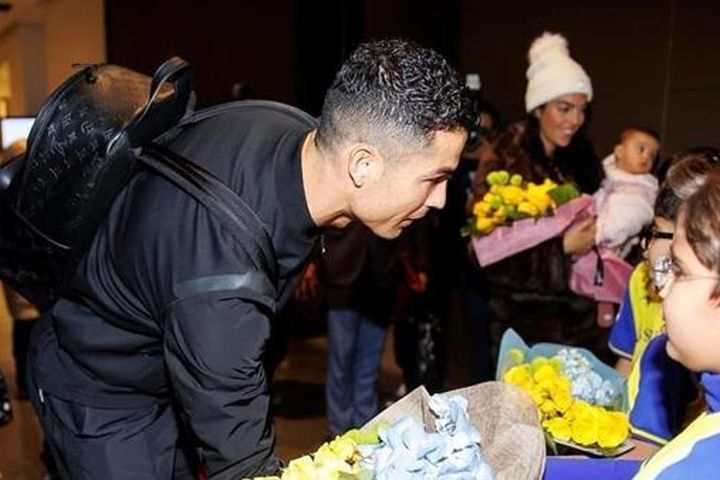 Ronaldo rạng rỡ trong ngày tới Saudi Arabia