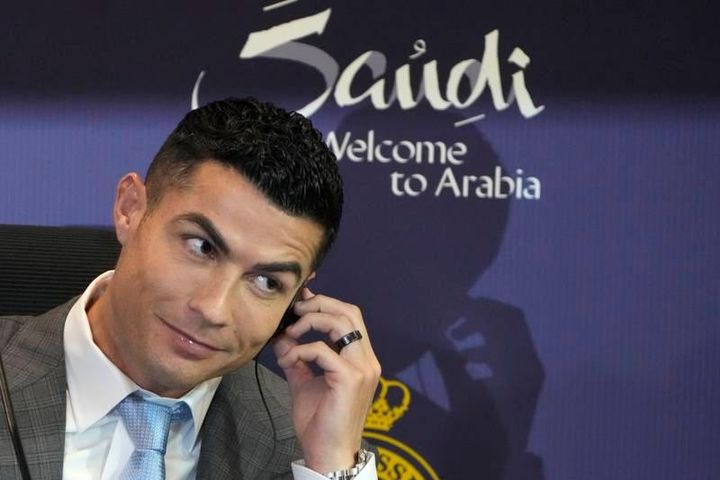 Ronaldo nói về 'nghi án' đi lòng vòng rồi quay về Anh