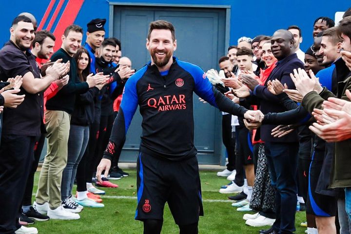 PSG xếp hàng đón Messi
