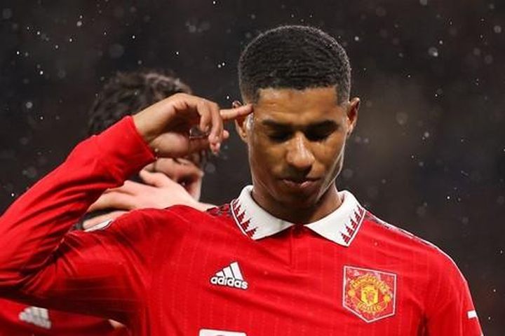 Tiếp đà thăng hoa, MU áp sát Top 2 Premier League