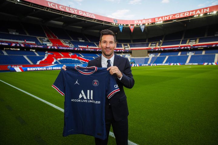Messi - 'ông vua' mới của bóng đá thế giới sẽ gia hạn hợp đồng với PSG