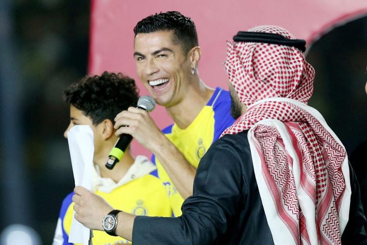 Ronaldo nhầm tai hại, gọi Saudi Arabia là… Nam Phi ở ra mắt Al-Nassr