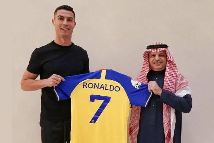 Điều gì chờ đợi Ronaldo khi đầu quân cho Al-Nassr?