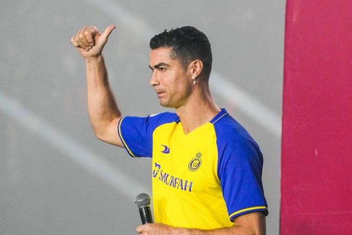 Ronaldo ra mắt Al Nassr hoành tráng: Đáp trả gay gắt anti fan, nêu lý do tới Ả Rập