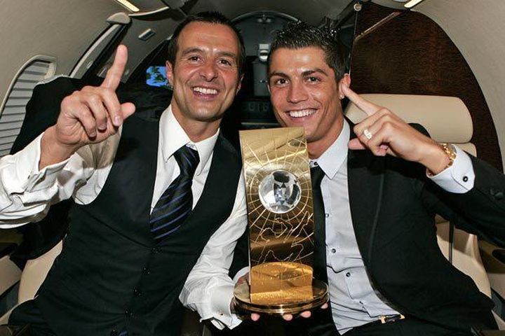 Đòn trừng phạt nặng nề của Ronaldo với 'siêu cò' Mendes
