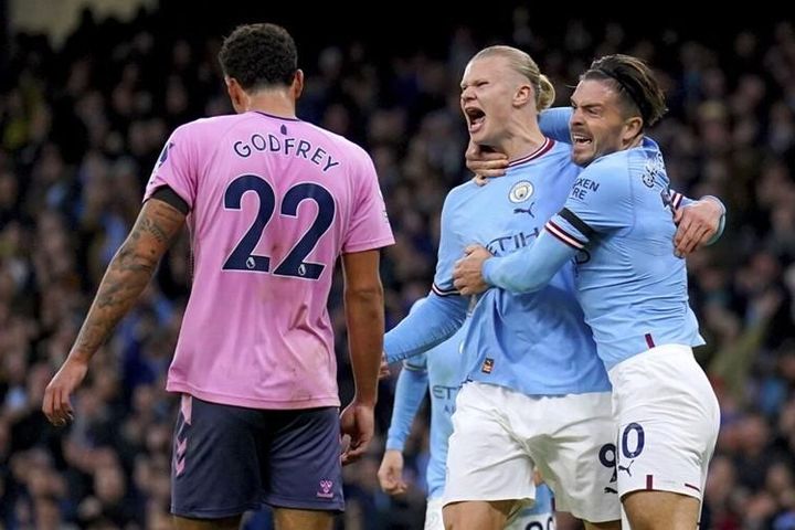 Guardiola muốn Haaland tiếp tục 'chiến đấu'
