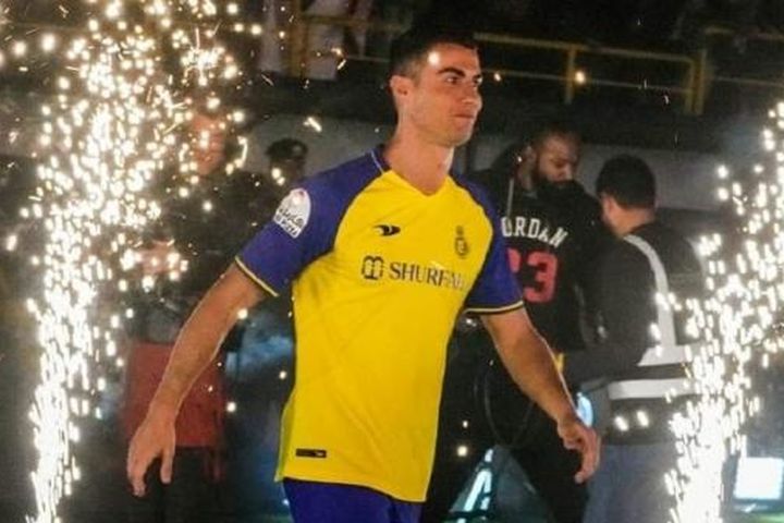 Ronaldo chưa thể thi đấu trận đầu tiên cho Al Nassr