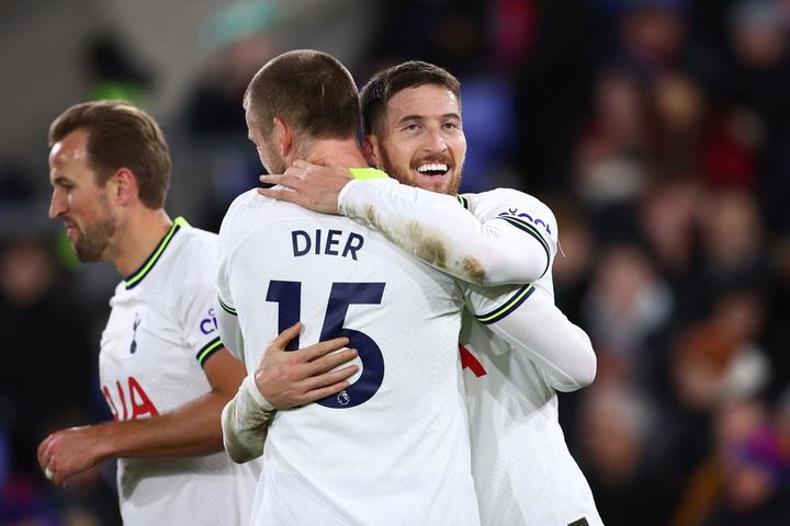 Son và Kane bùng nổ, Tottenham thắng ''rửa mặt'