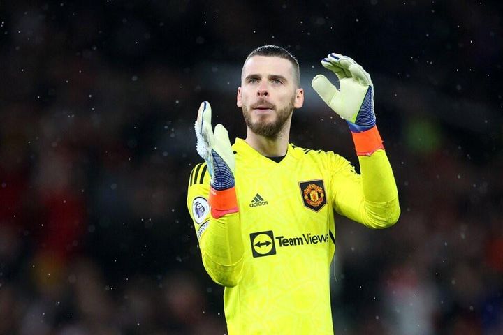 De Gea chấp nhận giảm lương để ở lại MU