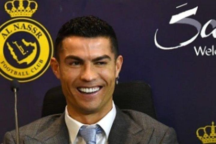 Ronaldo nhầm Saudi Arabia sang Nam Phi khi ra mắt Al Nassr