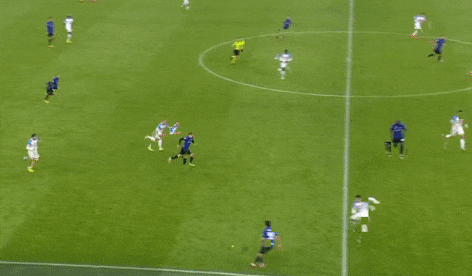 Lukaku đỡ bước một khiến đối thủ bật cười