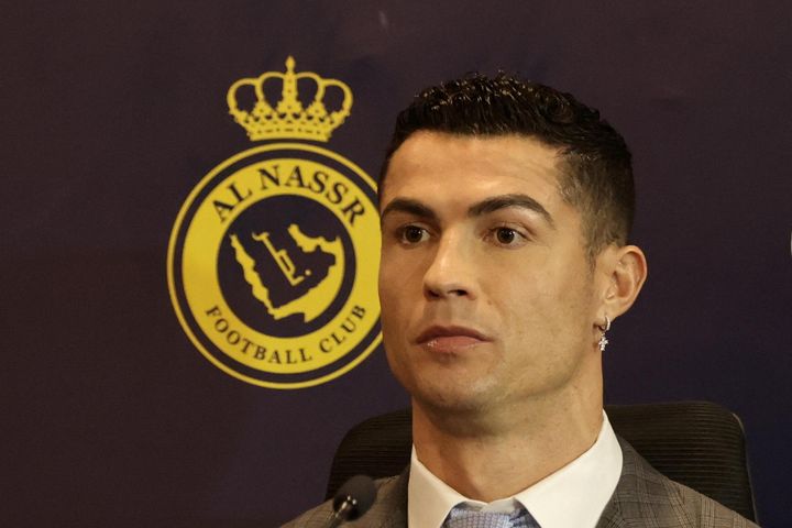 Al Nassr chưa thể đăng ký thi đấu cho Ronaldo