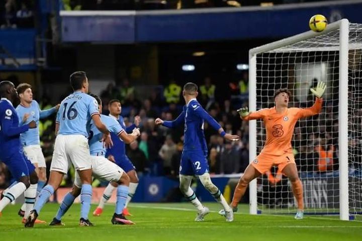 Mahrez giúp Man City hạ Chelsea
