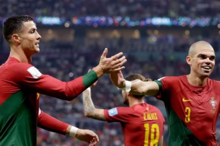 Tin mới nhất bóng đá trưa 6/1: Ronaldo mơ tái hợp Pepe, sắp ẵm 9 triệu euro